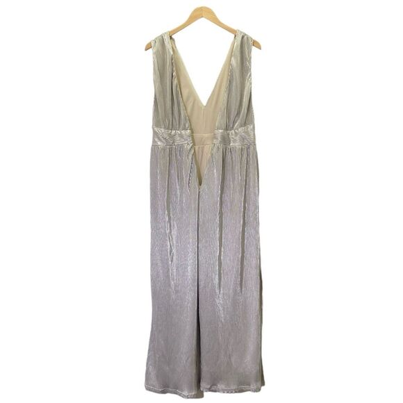 Lulus Turn Up Silver Metallic Pleated V-Neck Culotte Jumpsuit Women’s Size Large - Picture 2 of 13